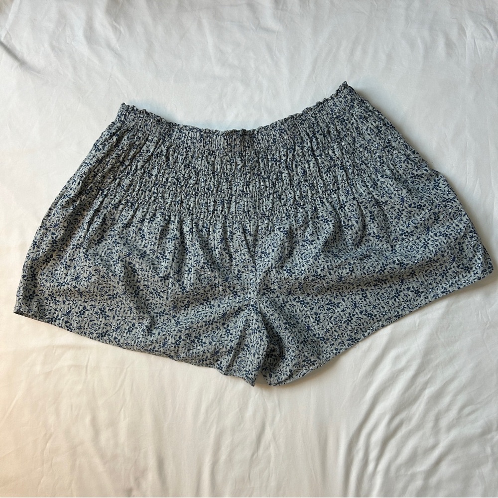 Madewell smocked pull-on shorts in floretine floral - Picture 6 of 7